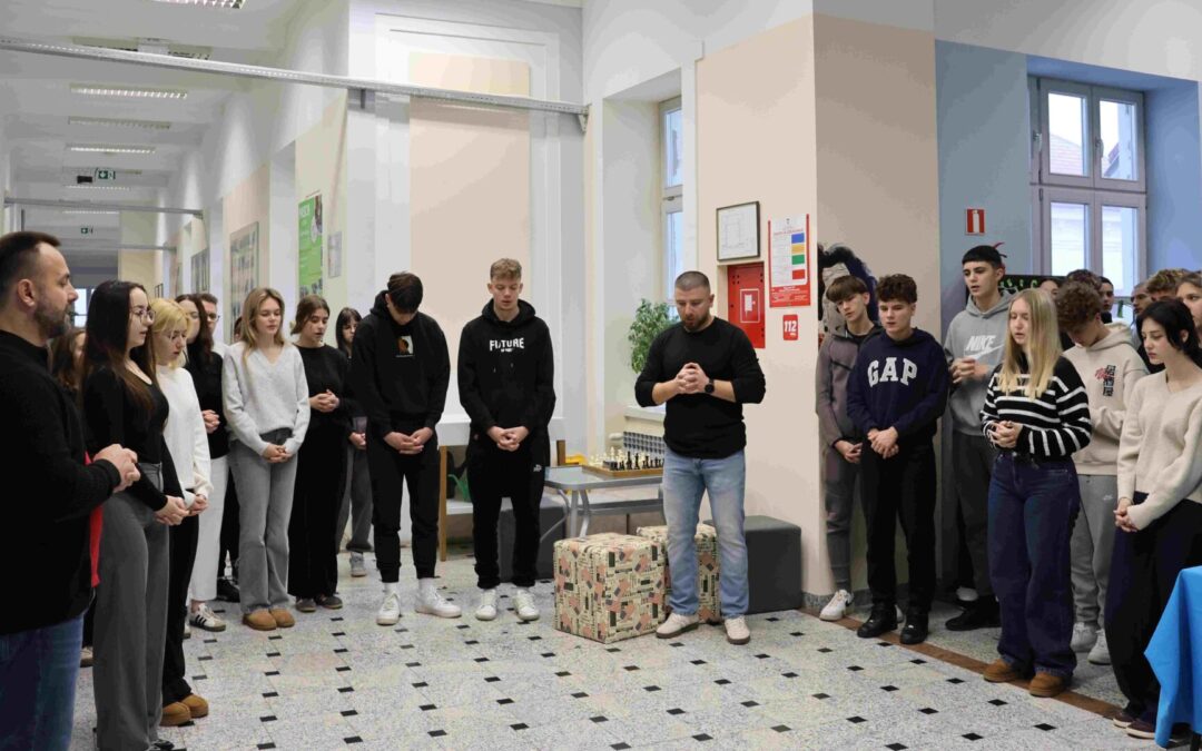 Paljenje adventskih svijeća u Gimnaziji