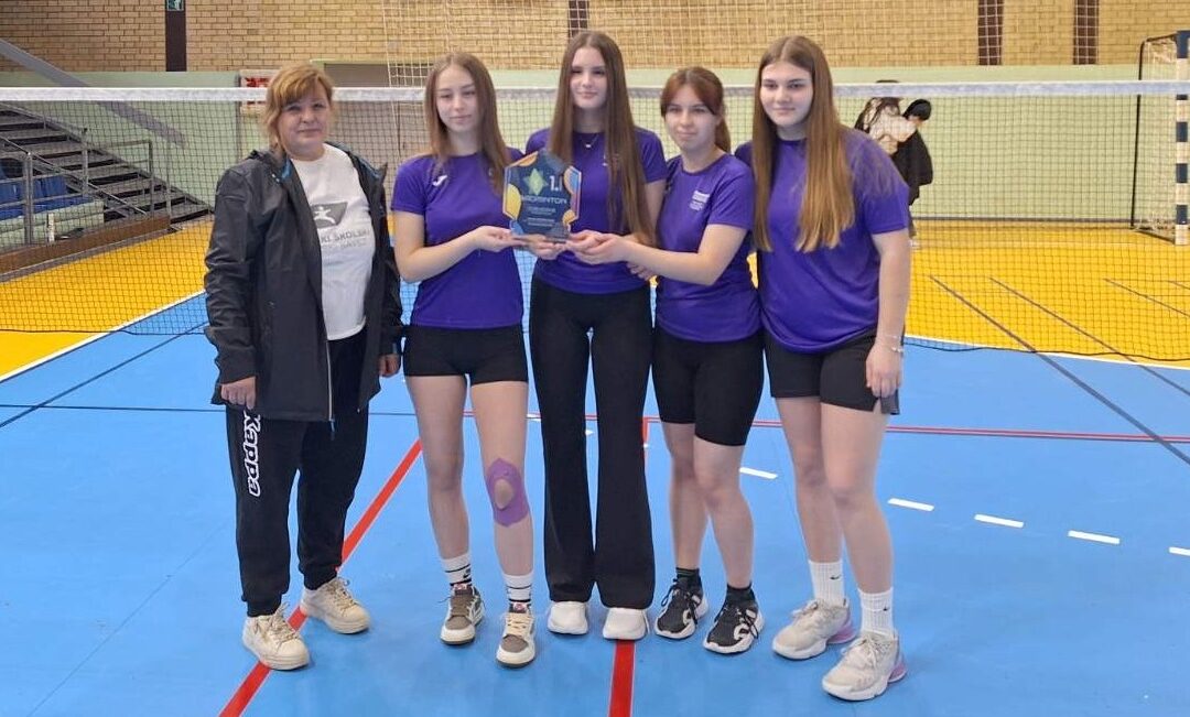 Djevojke zlatne u badmintonu!